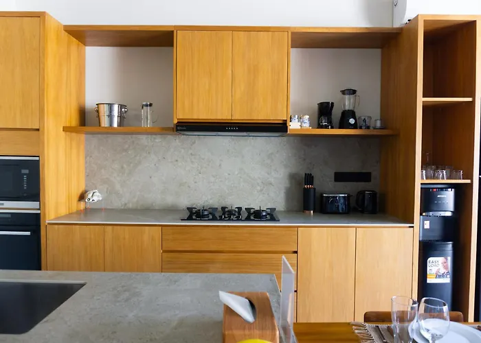 Lux Seis 3br *